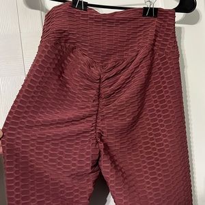 Mauve leggings, side medium, cube pattern